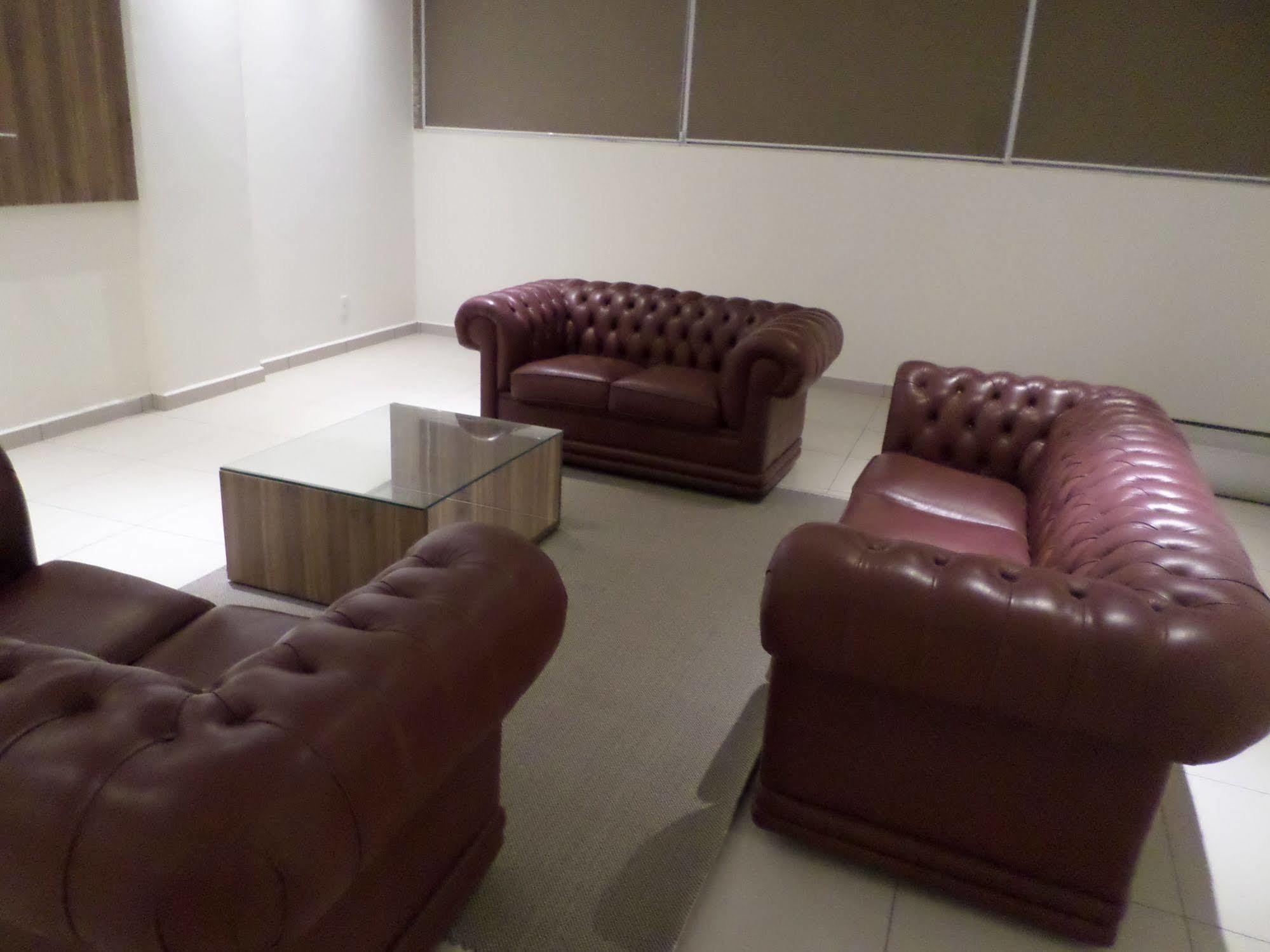 Hotel Malibu Inn 坎皮纳斯 外观 照片