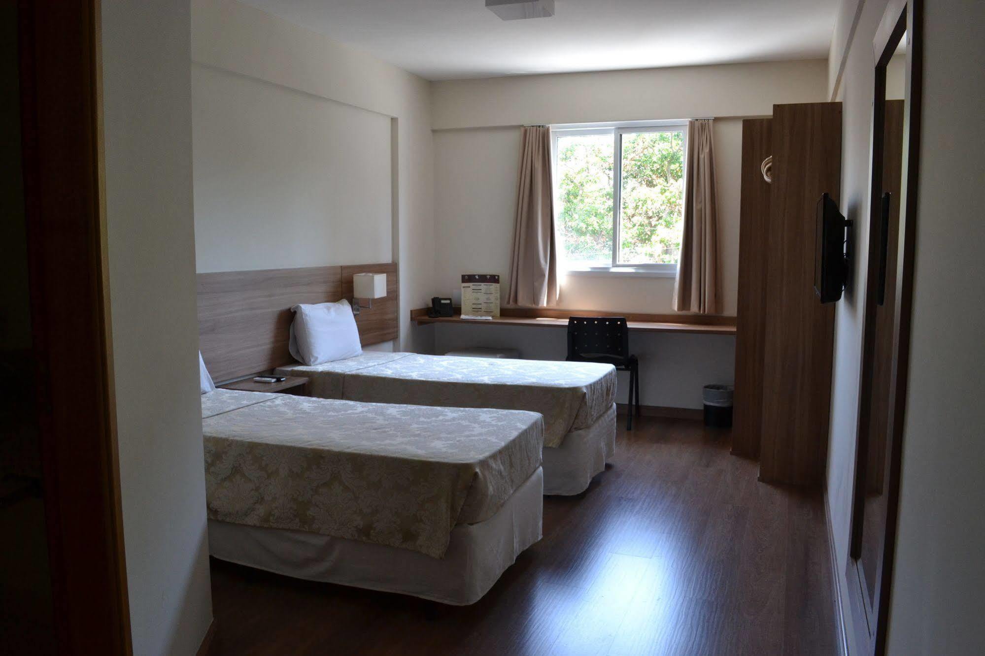 Hotel Malibu Inn 坎皮纳斯 外观 照片