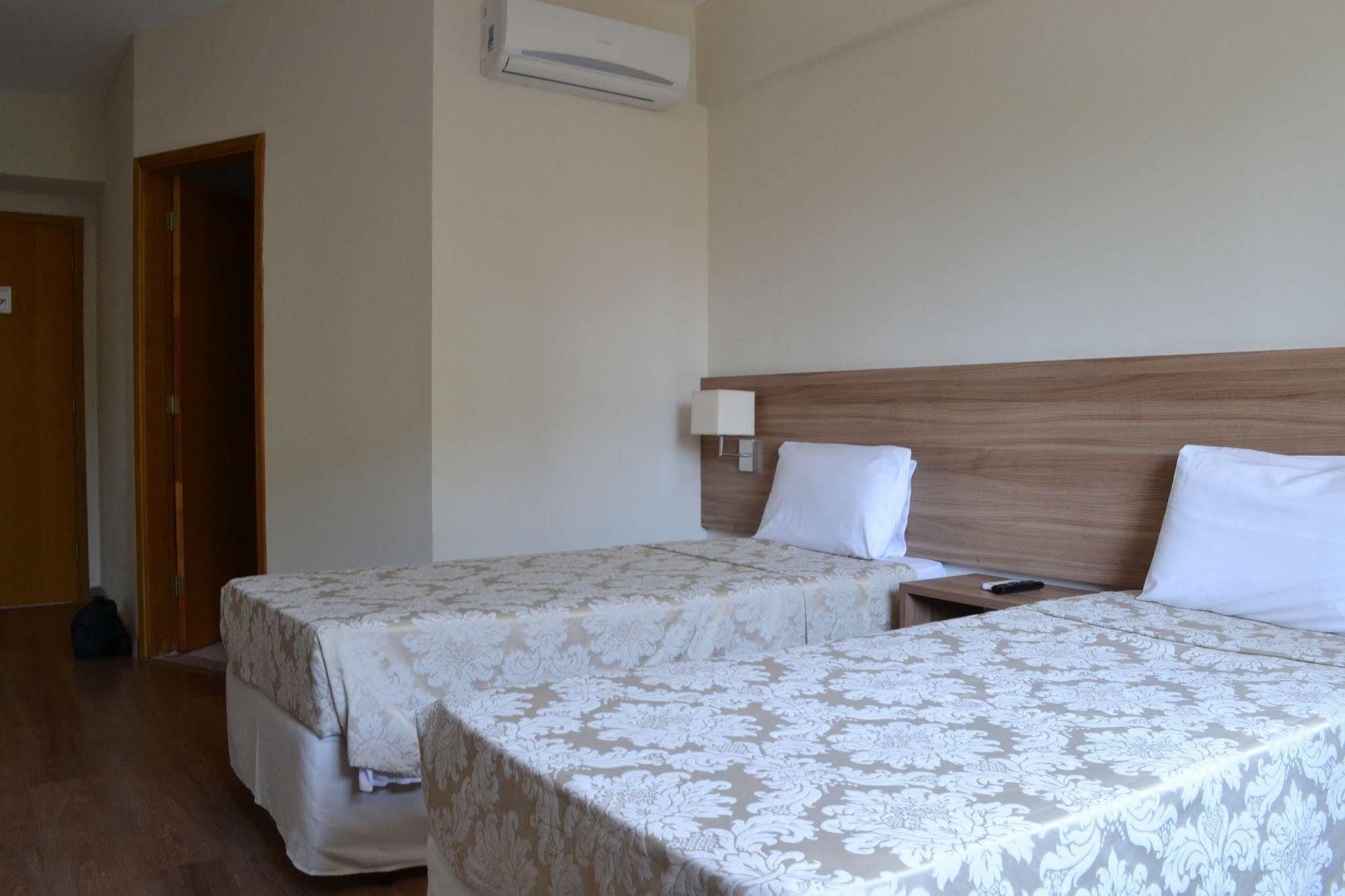Hotel Malibu Inn 坎皮纳斯 外观 照片